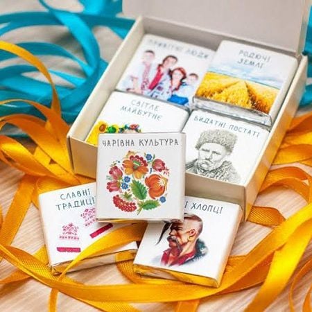 Buy a chocolate set ''12 reasons to love Ukraine'' with delivery