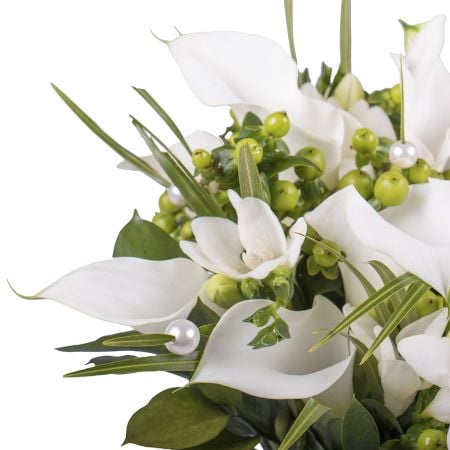 Buy a beautiful bouquet of callas and freesia with delivery