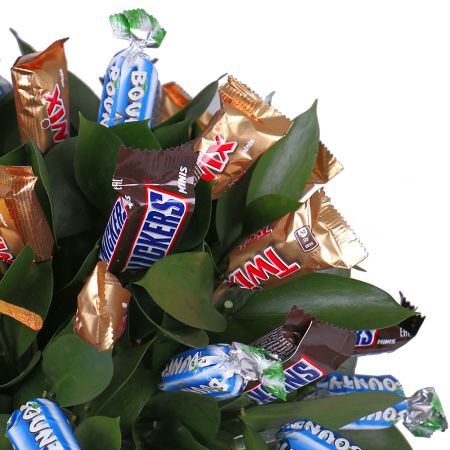 Order a lovely Bouquet of Sweets with international flower delivery