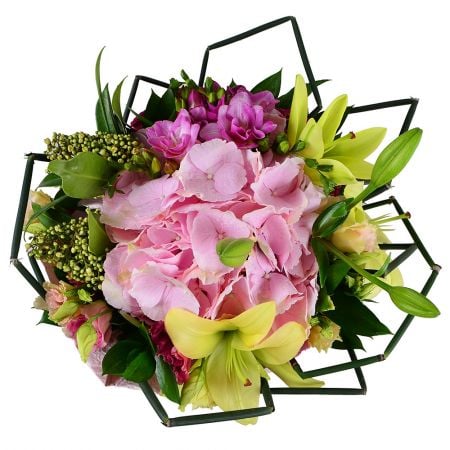 Buy beautiful bouquet with unusual design! Delivery to any city in the worl. 