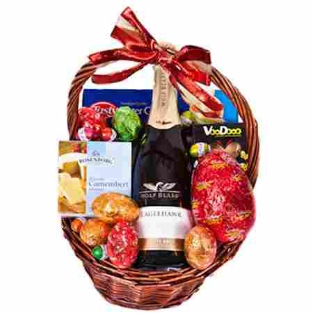 Product Easter basket with champagne