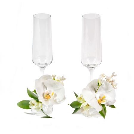 Order decoration of wedding glasses with white phalaenopsis orchid